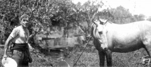 Einziges erhaltenes Bild, das Wolf Justin Hartmann mit einem Pferd zeigt. Aufnahmeort (Südamerika?) und Jahr unbekannt. (Bild: W. Hartmann)