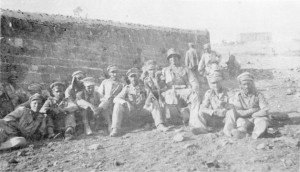 Eine Gruppe deutscher Kriegsgefangener während des Kampfes bei Semakh am See Genezareth 1918.  Quelle: Australian War Memorial.