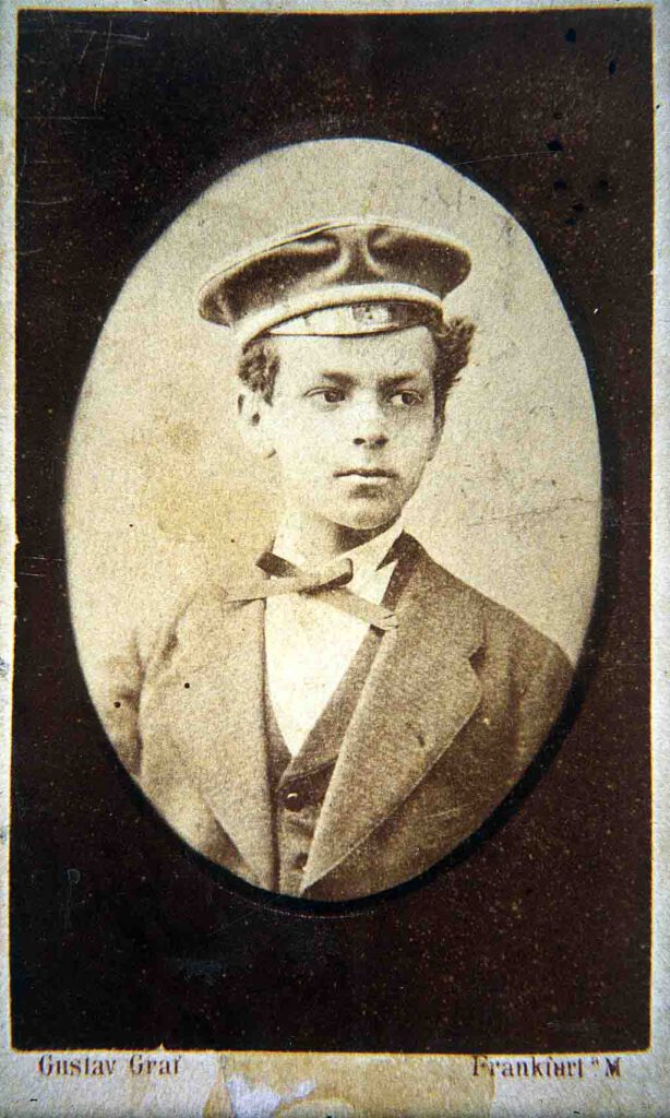 Ettore Schmitz around 1876 in his Segnitz school uniform. The photo was taken in Frankfurt, probably while visiting the city together with one of the Spiers.