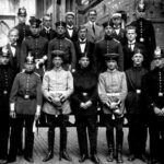 Diese Abiturienten des Lübecker Katharineums, die sich 1914 freiwillig zur Wehrmacht gemeldet haben, mußten auf Unisex-Toiletten noch verzichten. Bild: Wikipedia